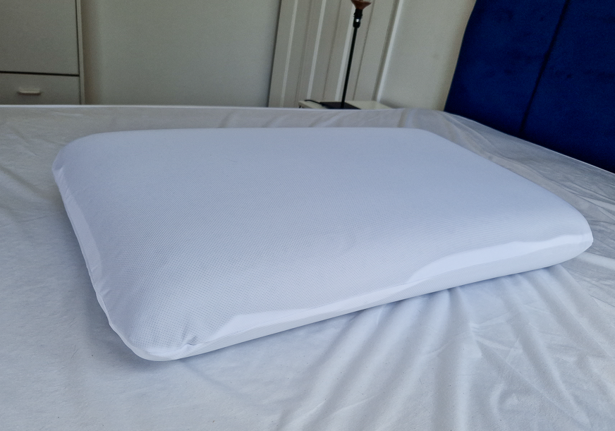 Panda Hybrid pillow uncovered